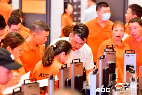 一面科技 一面艺术！AOC x 大璞联合新品发布会高燃现场！