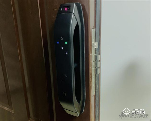 小嘀3D人脸识别智能锁R5评测：门锁看脸的时代到来