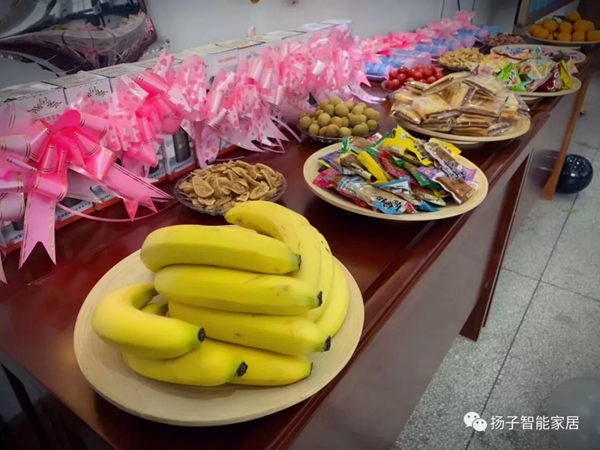 圣诞期间，扬子智能家居为员工举办集体生日会